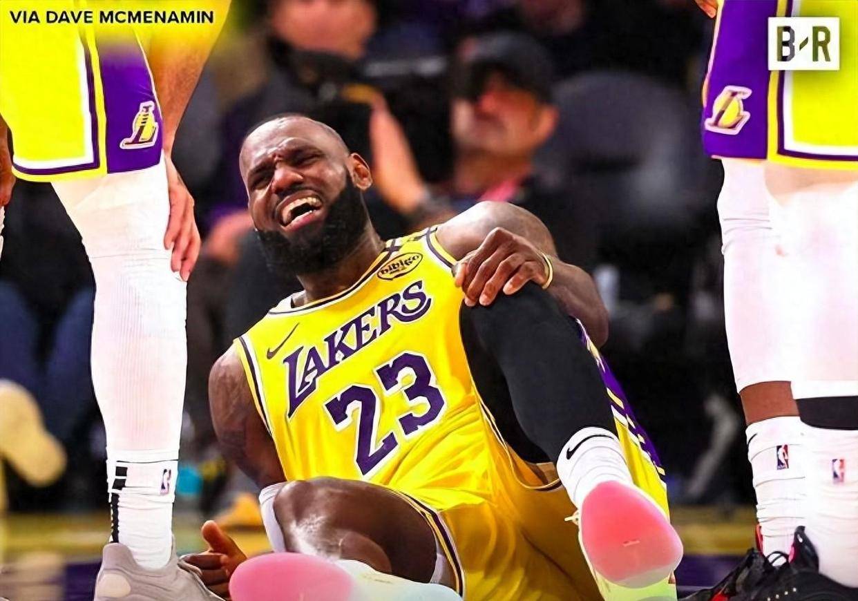 詹姆斯迎来七赛季高光表现，快船球迷沸腾！